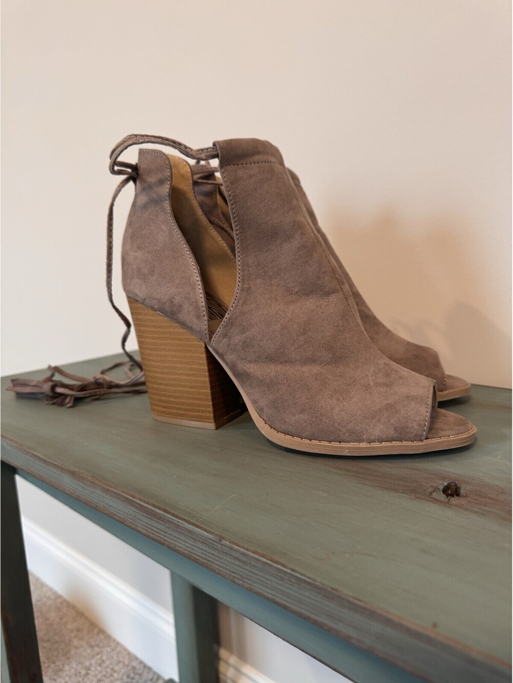 Qupid Women's Suede Peep Toe Lace Up Heels Size 9